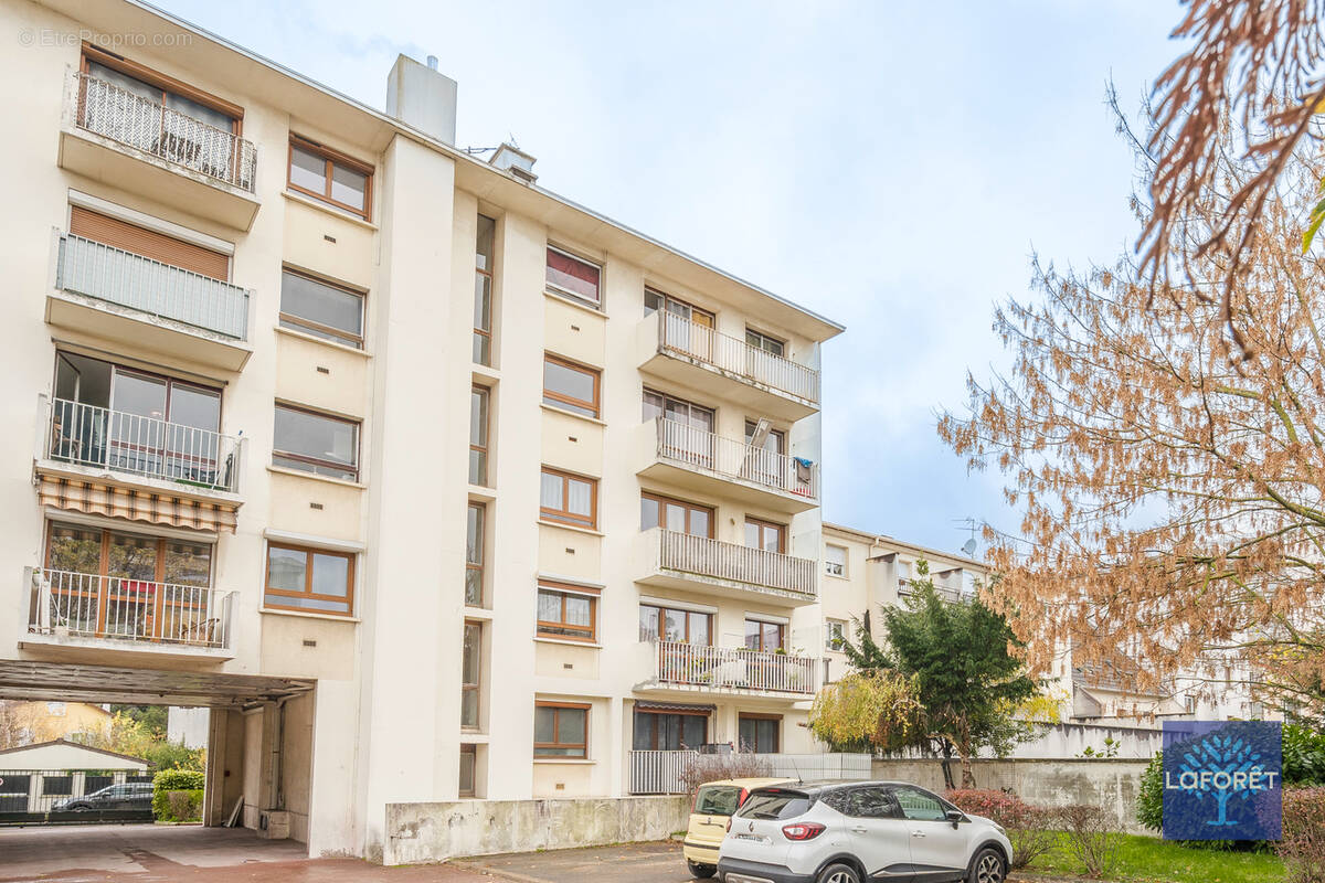 Appartement à LES PAVILLONS-SOUS-BOIS