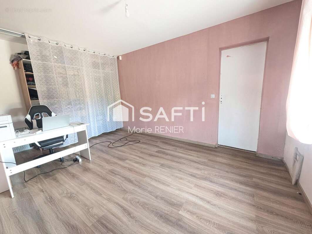 Maison 130 m² à Lezigne  - photo 6