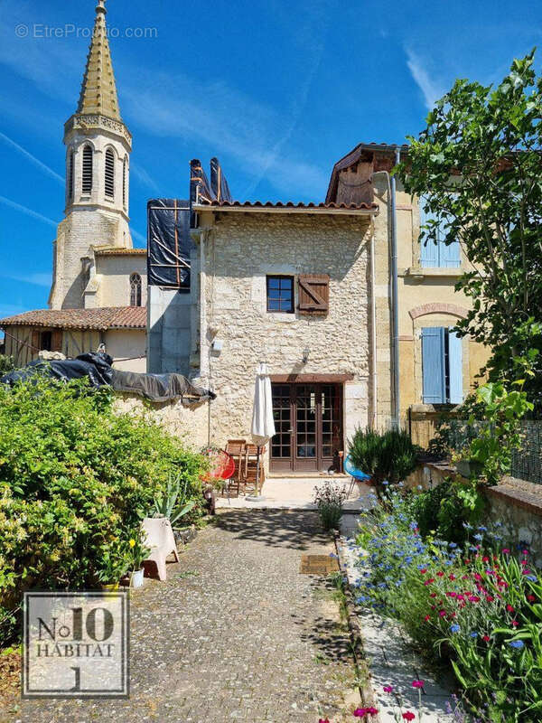Maison à SARRANT
