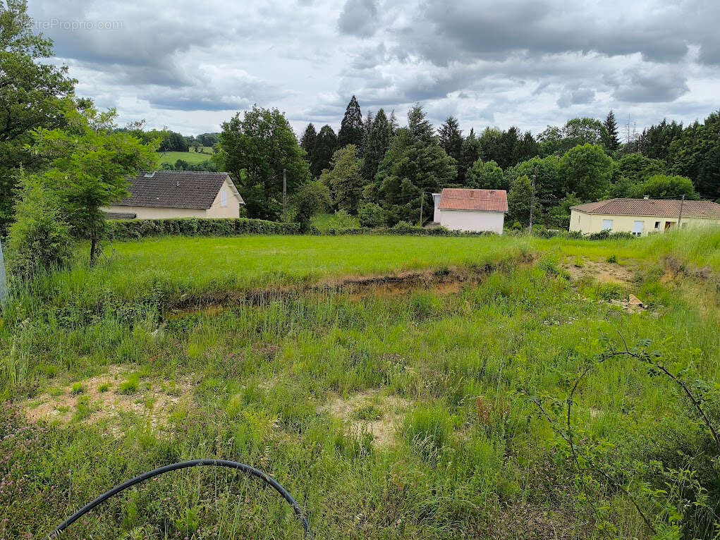 Terrain à BAGNAC-SUR-CELE