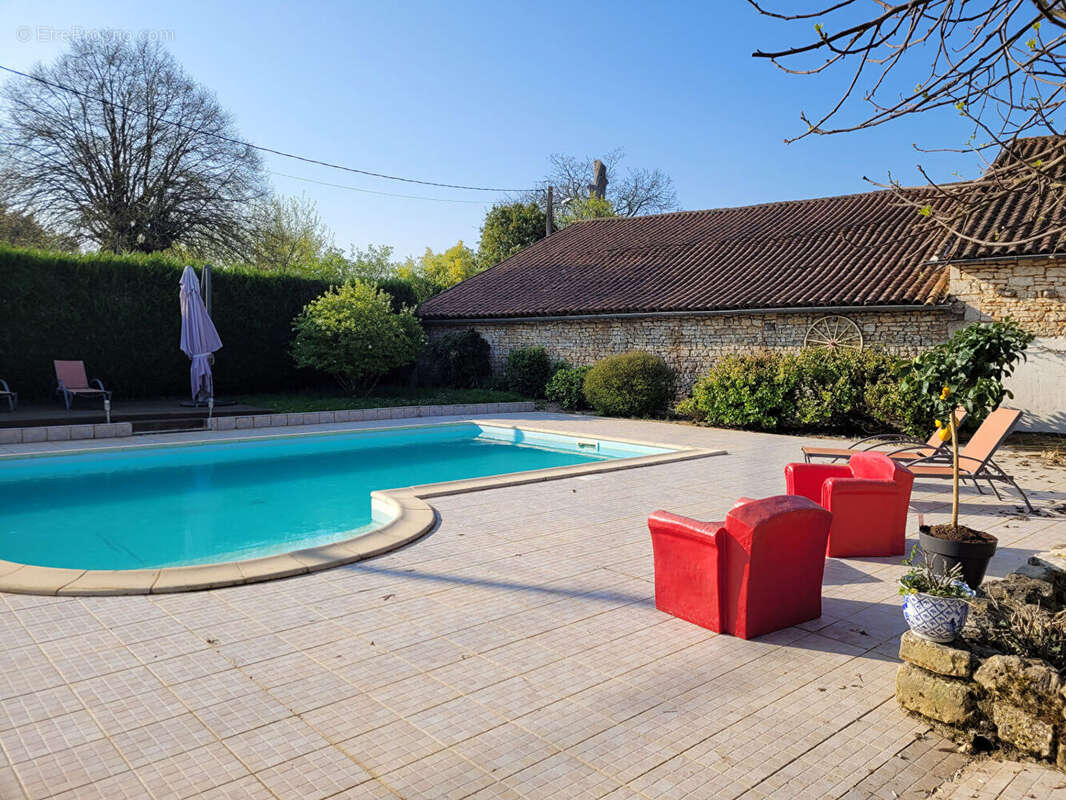 Maison à PAMPROUX