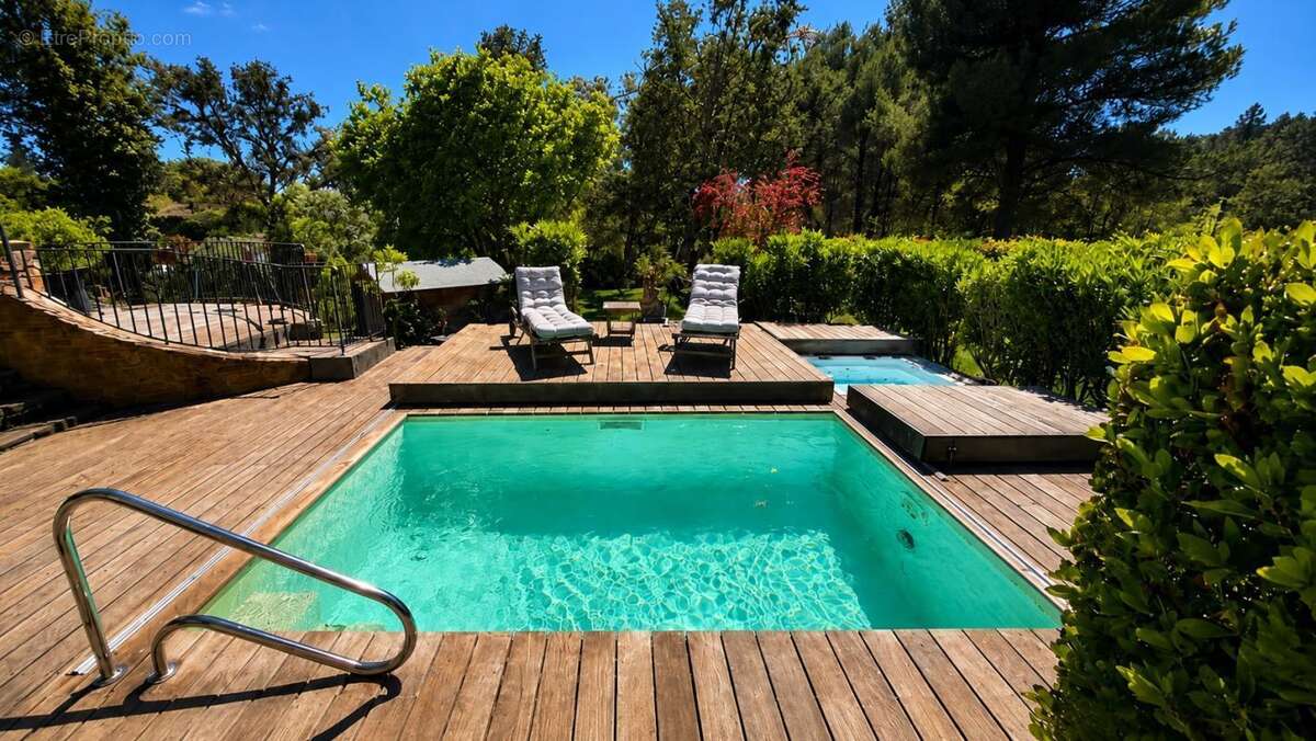Maison à BORMES-LES-MIMOSAS