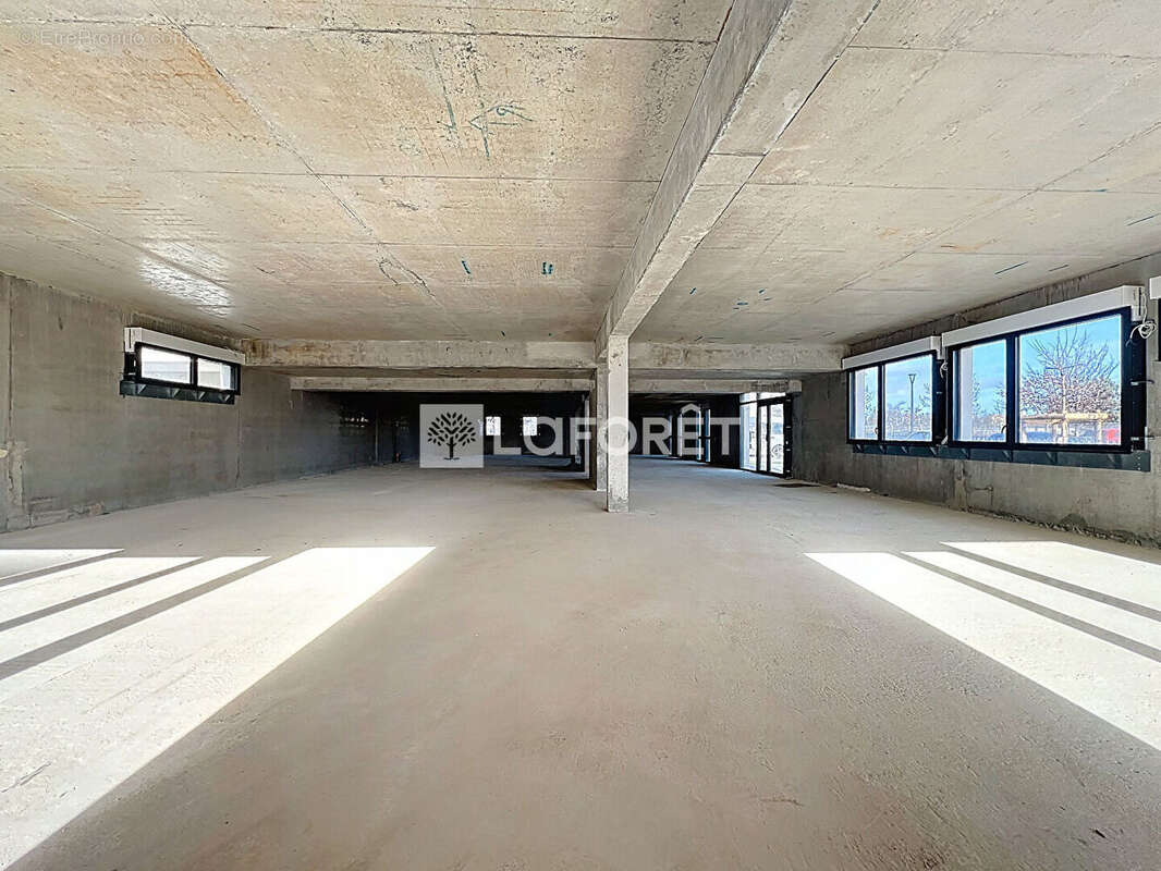 Local commercial ou professionnel 345 m² - ANGERS - photo 2