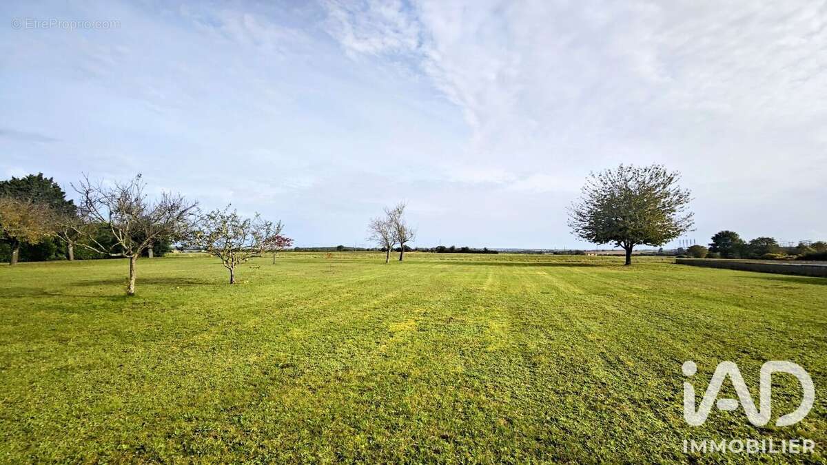 Terrain 925 m² à Buxerolles  - photo 3