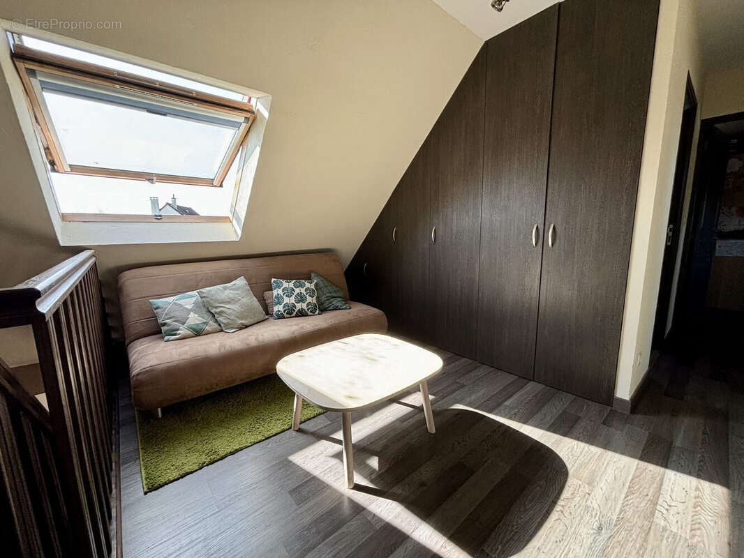 Chambre rez-de-chaussée - Maison à THORIGNY-SUR-MARNE