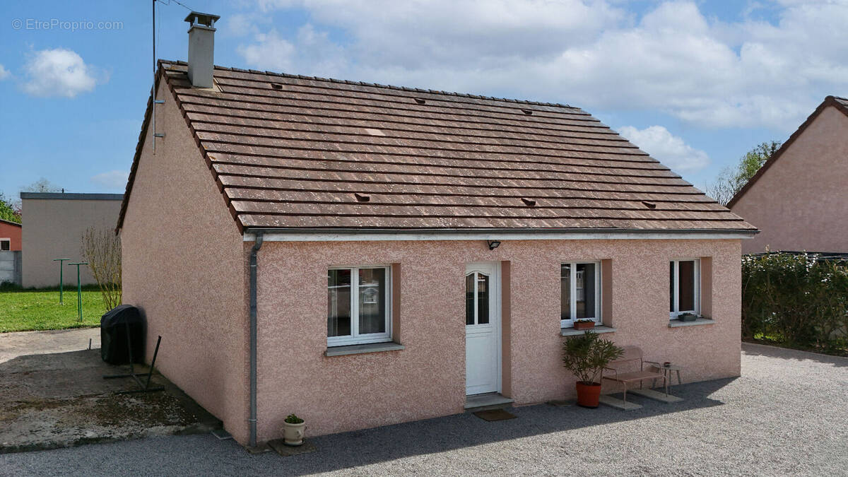 Maison à VILLENEUVE-SUR-ALLIER