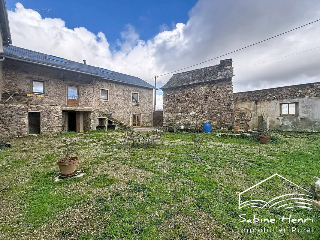 Maison à SAINT-JUST-SUR-VIAUR