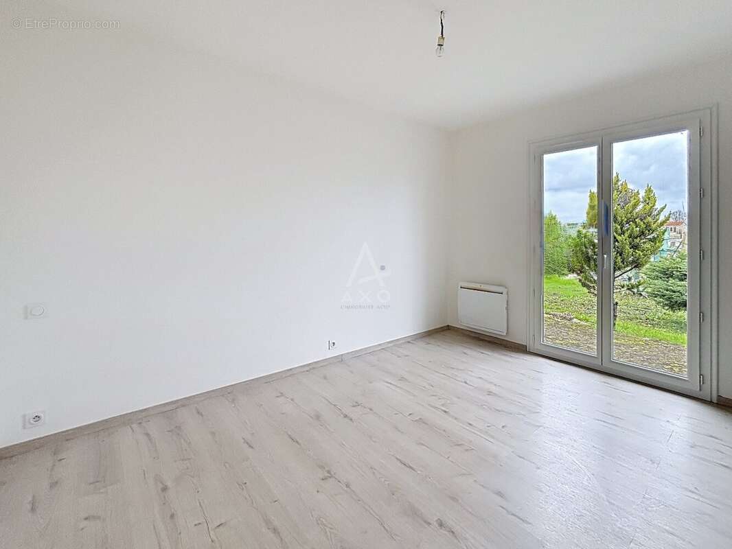 Maison à VILLENEUVE-LA-COMPTAL