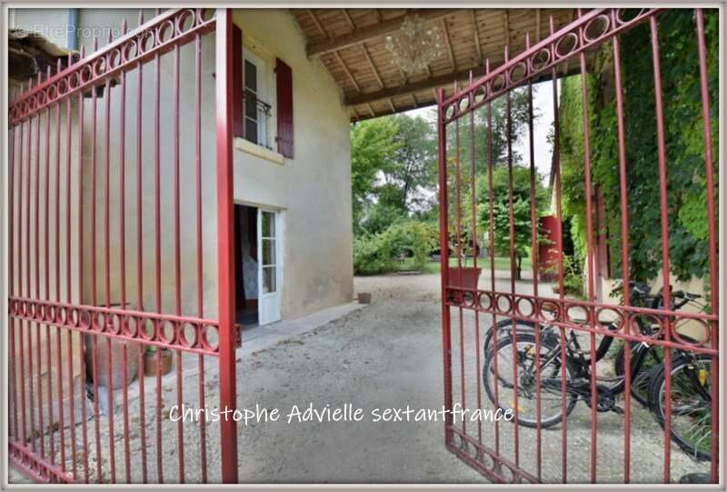 Ensemble immobilier, habitation 230 M2, 5 chambres d'hôtes, 2 gîtes, piscine sur 1 Ha - photo 16