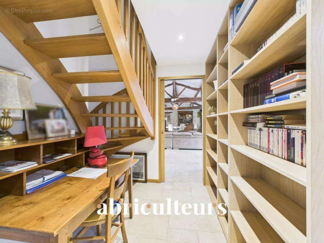 Maison à SAINT-HILAIRE-DE-CHALEONS