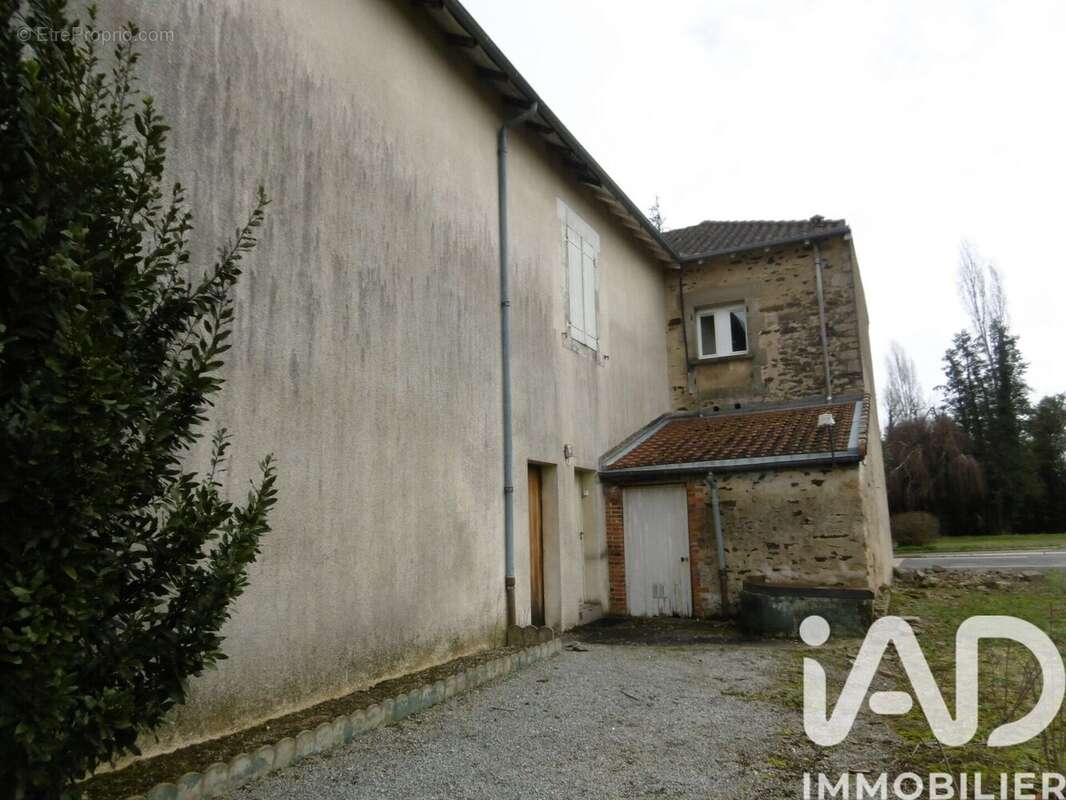 Photo 3 - Maison à BUSSIERE-POITEVINE