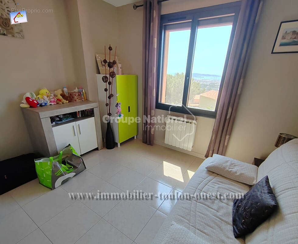 Toulon ouest - les 4 chemins - villa t5 de 140 m²  environ - vue mer - piscine - garage - terrain 540m² - photo 8