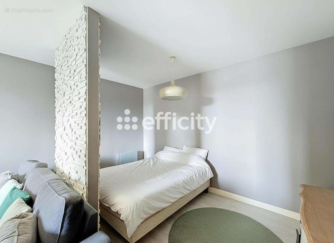 Appartement à NAZELLES-NEGRON