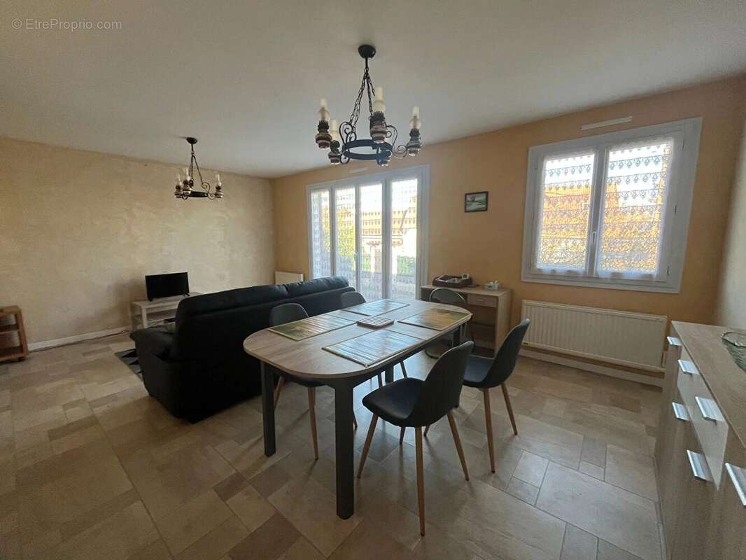Maison à AUNEAU