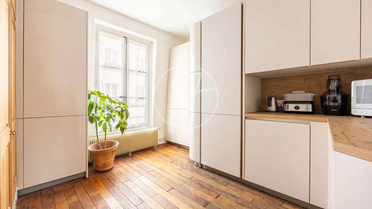 Appartement à PARIS-3E