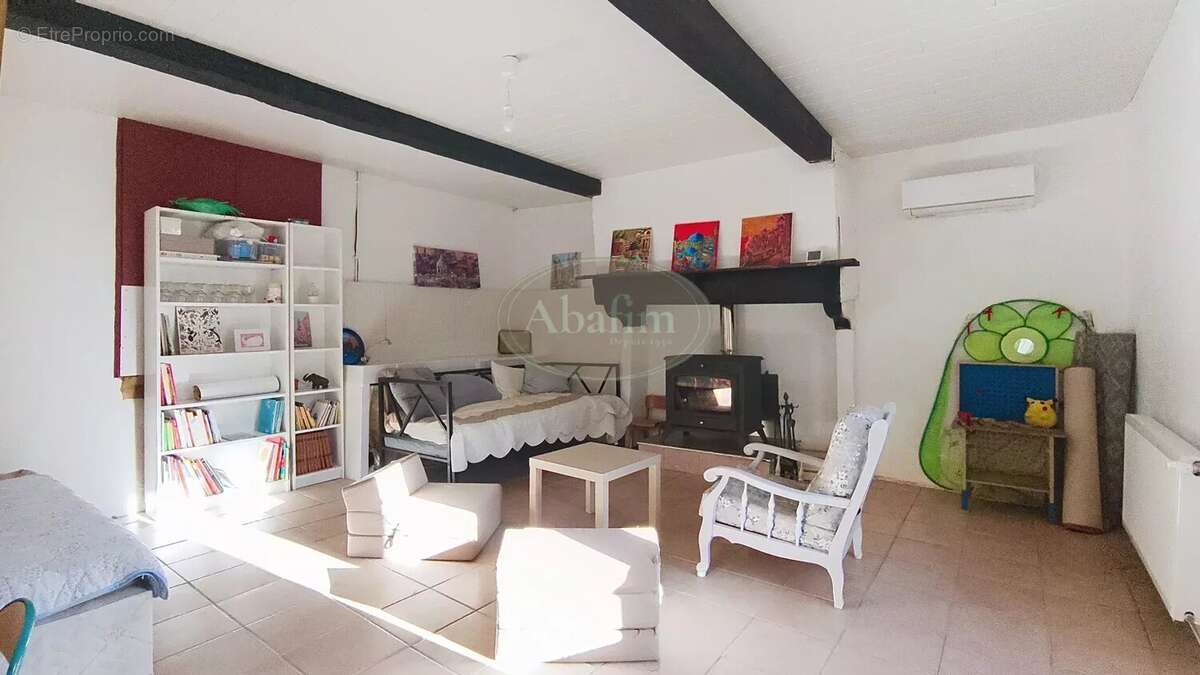 Maison à MONTREJEAU