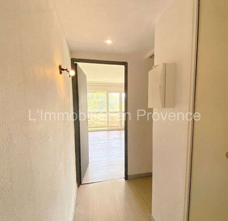 Appartement 28 m² à Aubagne  - photo 6