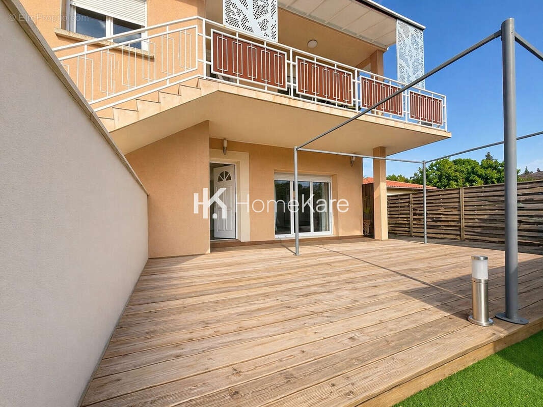Appartement à BEAUZELLE