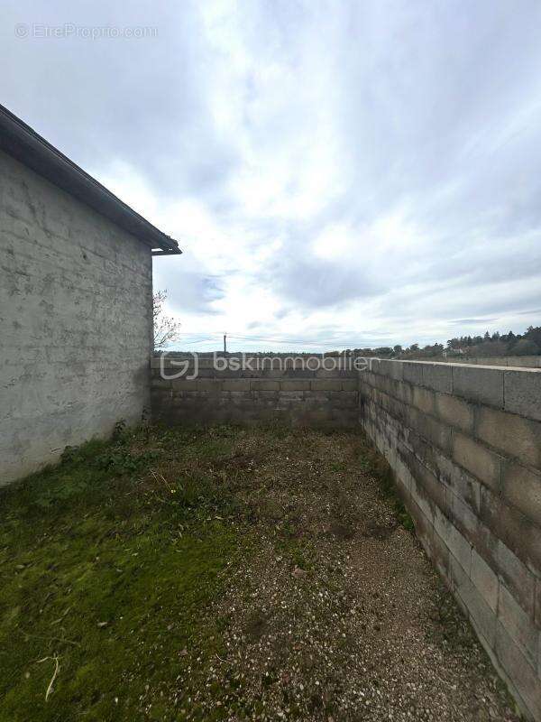 Terrain à SAINT-LEGER-VAUBAN