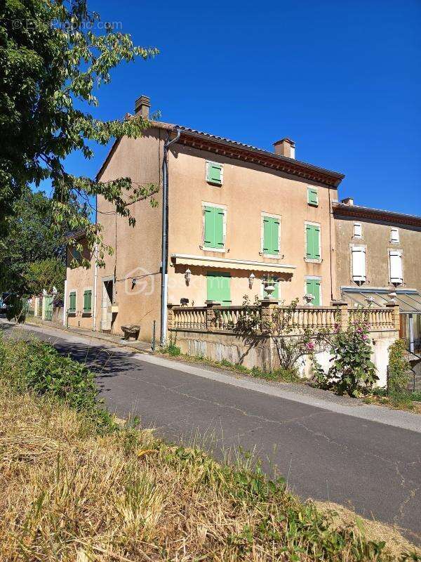  RIEUSSEC – Maison de village 144 m² – Terrain 600 m² – 4 chambres – DPE D - photo 2