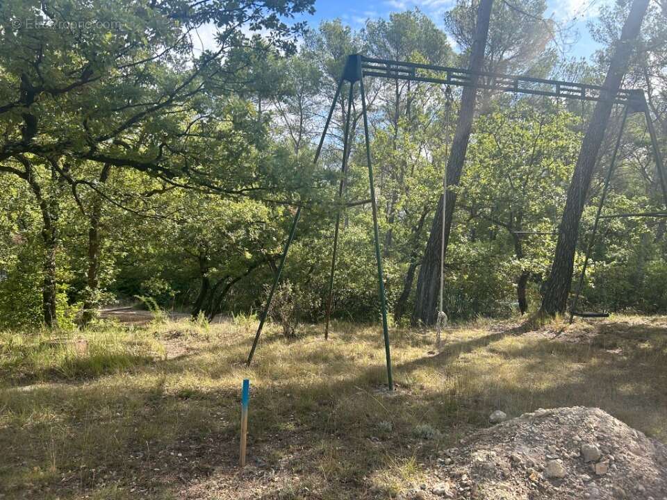 Terrain 640 m² à Greasque  - photo 3