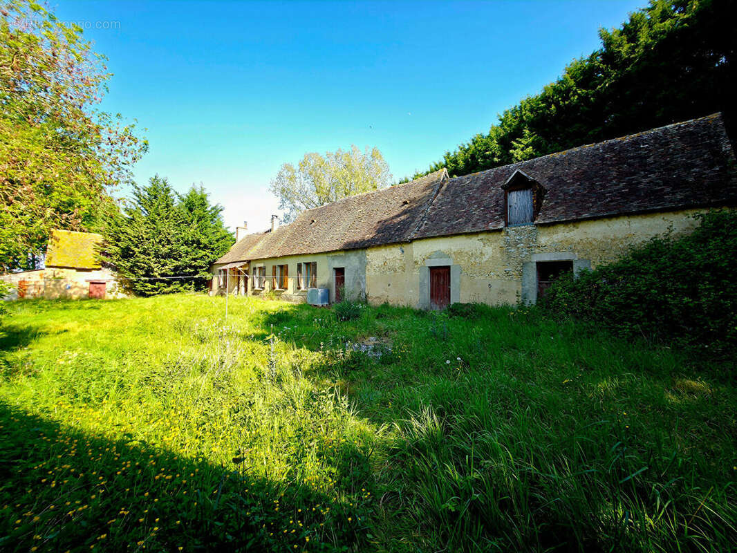 Maison à SAINT-COSME-EN-VAIRAIS