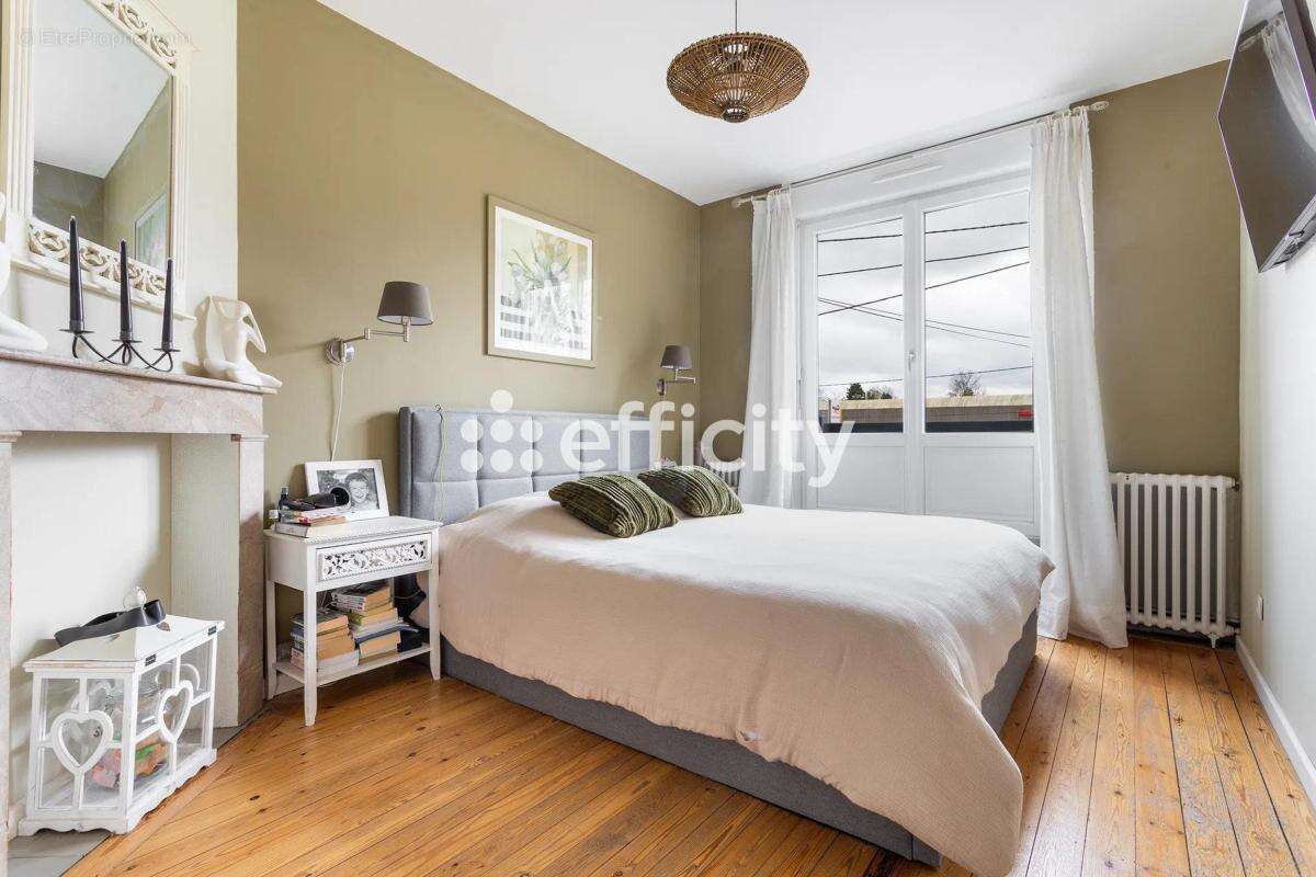 Maison à LA CHAPELLE-D'ARMENTIERES