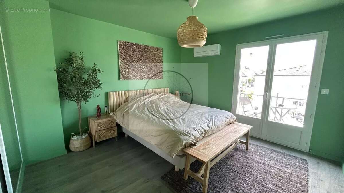 Maison à CHENNEVIERES-SUR-MARNE