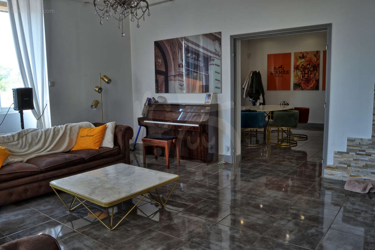 Maison 173m2 avec garage et grande dépendance sur un grand terrain boisé à Prosnes - photo 7