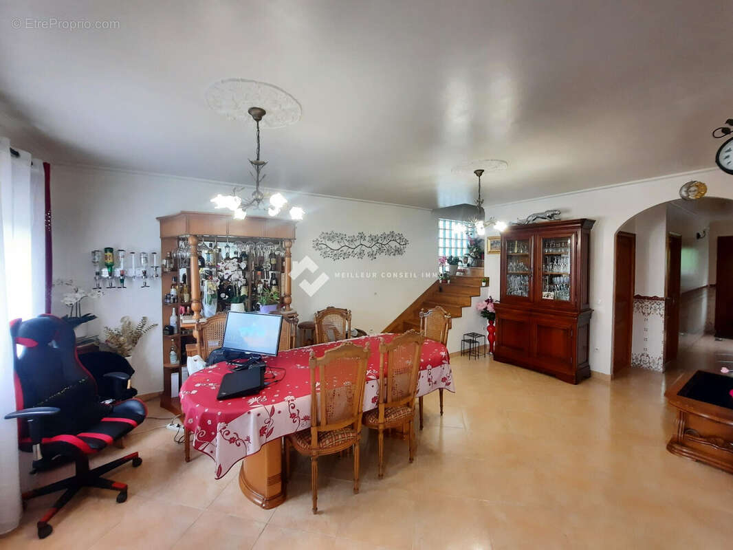 Maison 242 m² à Goussainville  - photo 3