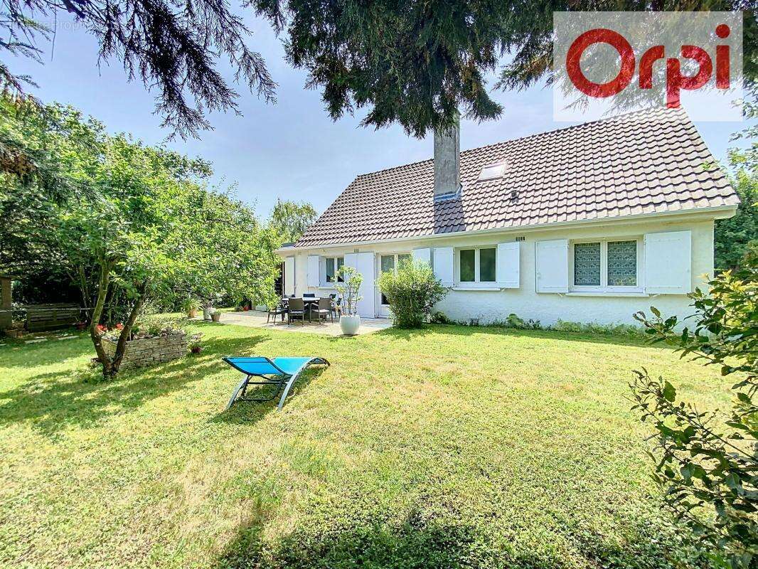 Maison à LE MESNIL-SAINT-DENIS