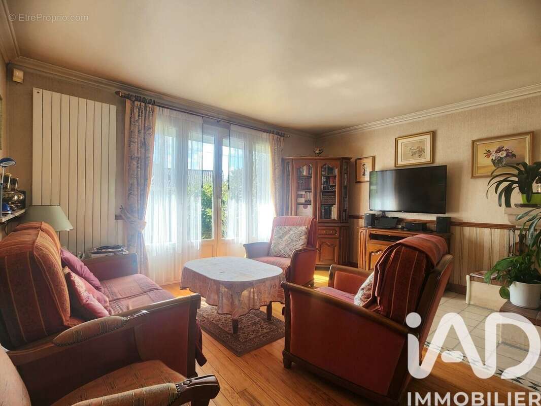 Photo 3 - Maison à LAMORLAYE