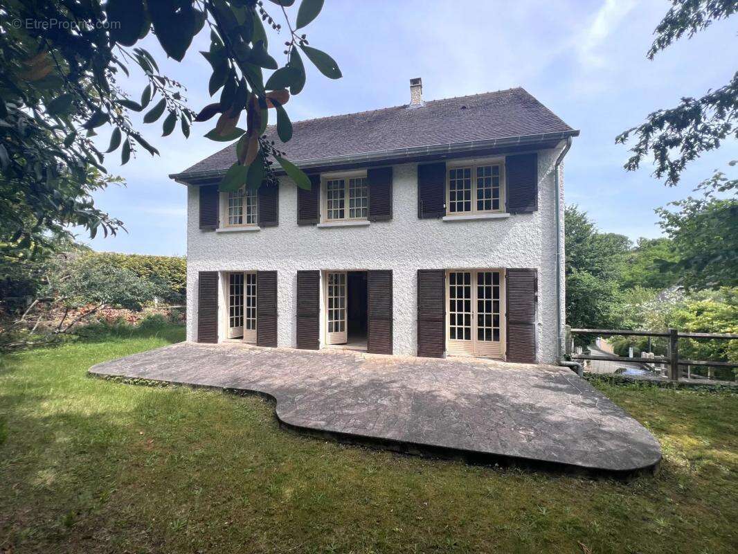 Maison à LES CLAYES-SOUS-BOIS