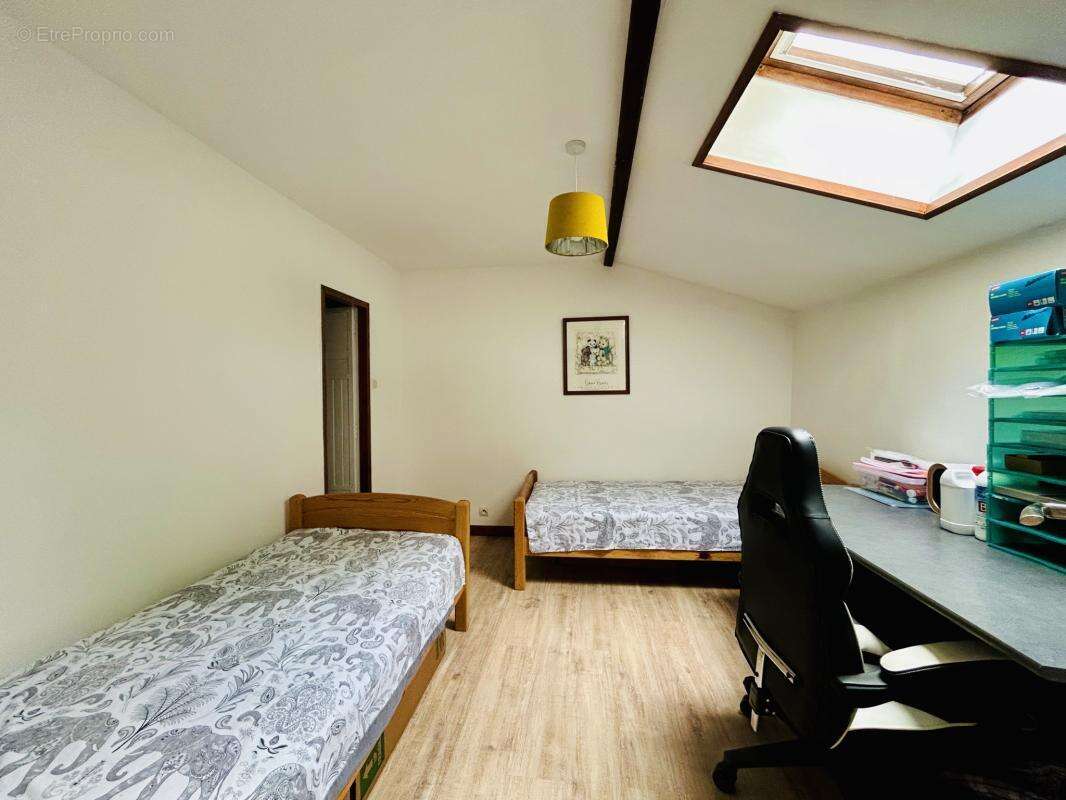 Propriété de Caractère avec Gîte, 6 chambres et Grange à Rén - photo 12