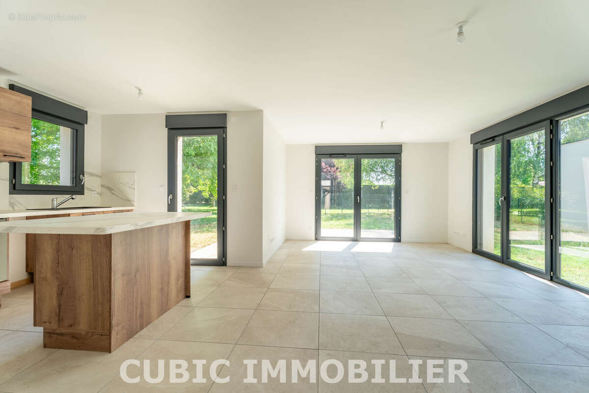 Maison à AMBERIEUX