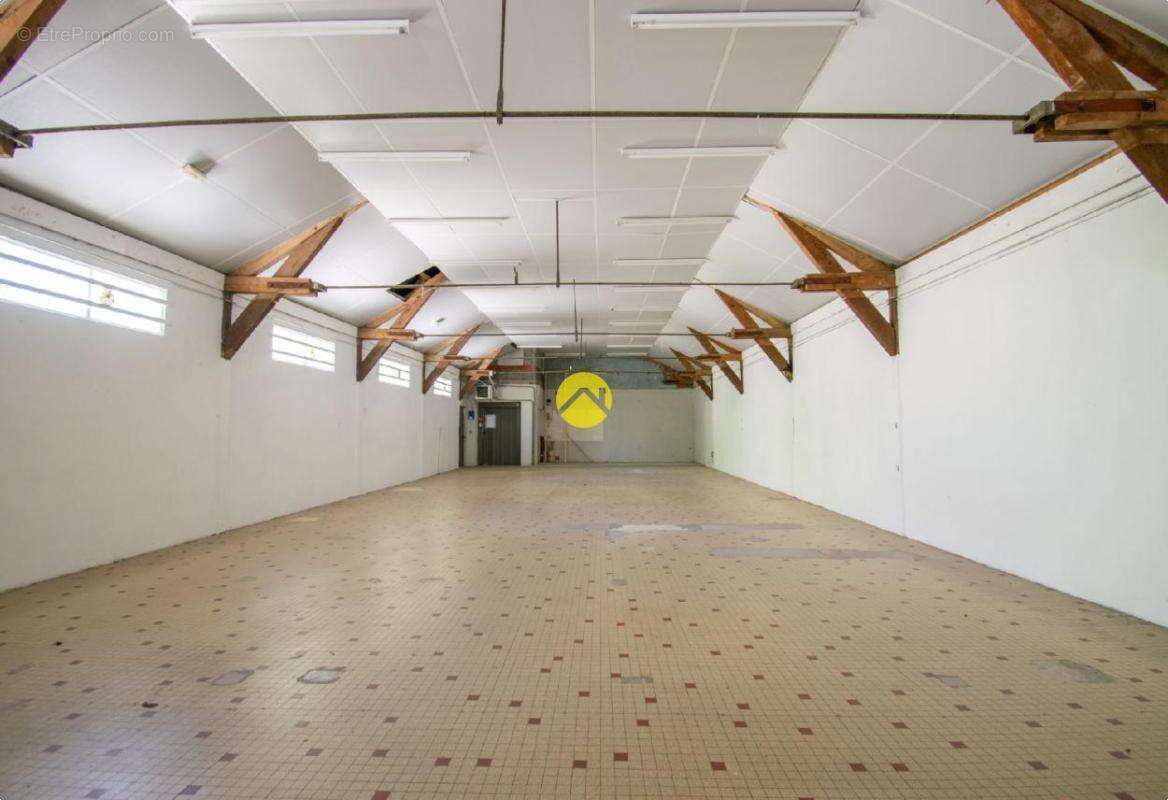 Local commercial au centre ville - photo 3