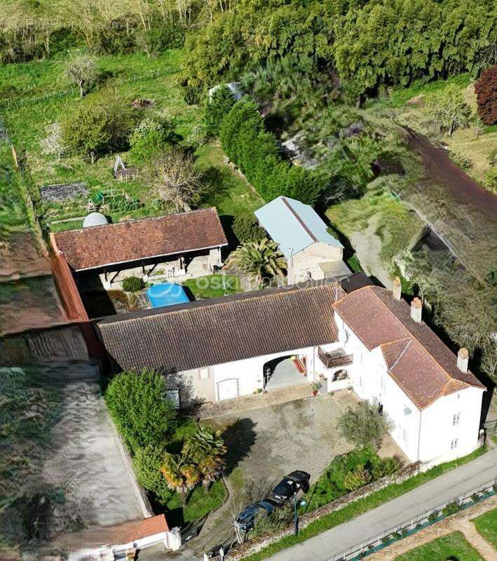 Maison à LABATUT-RIVIERE