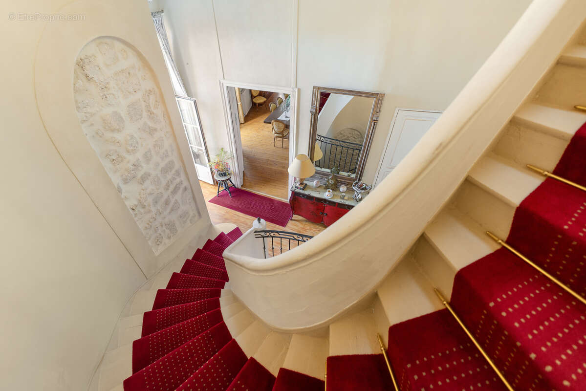 Château médiéval XII e Siecle rénové entre mer et Montagne avec vue  en 360 degrés sur la vallée verdoyante - photo 3