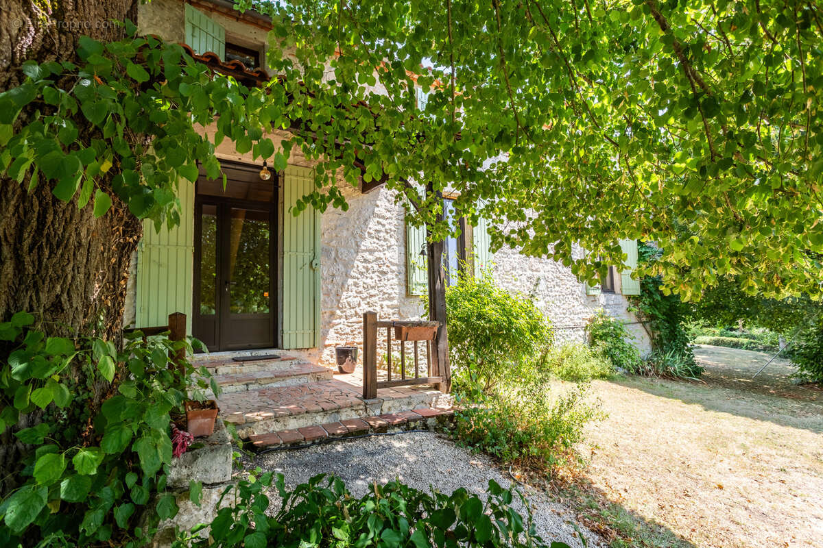 Maison de campagne avec piscine et grange - photo 4
