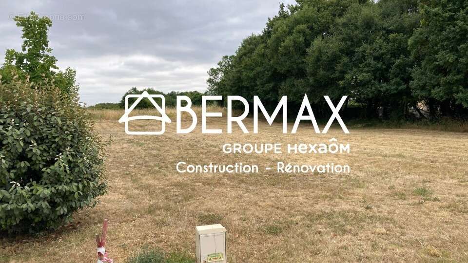 Terrain 901 m² à Nanteuil-En-Vallee  - photo 3