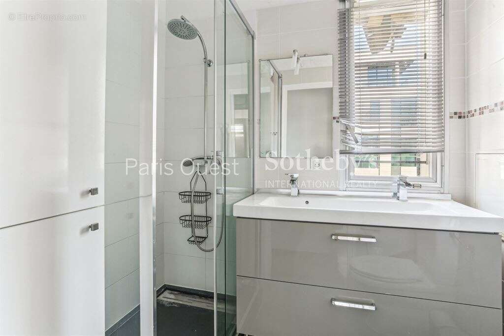 Appartement à NEUILLY-SUR-SEINE