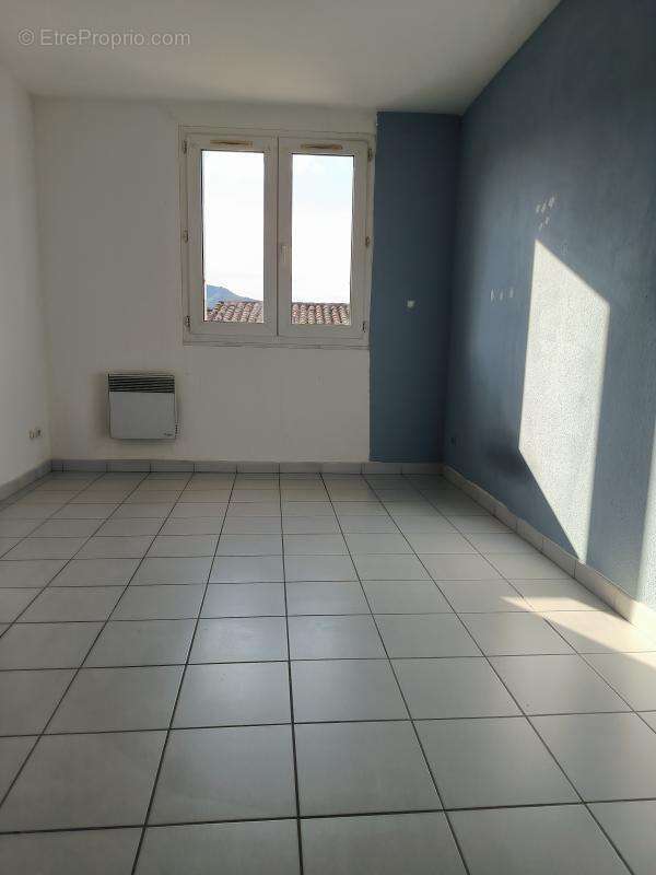 Appartement à SAINT-JEAN-DE-MUZOLS