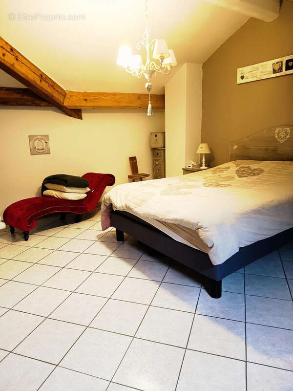 Maison à SAINT-GENEST-LERPT