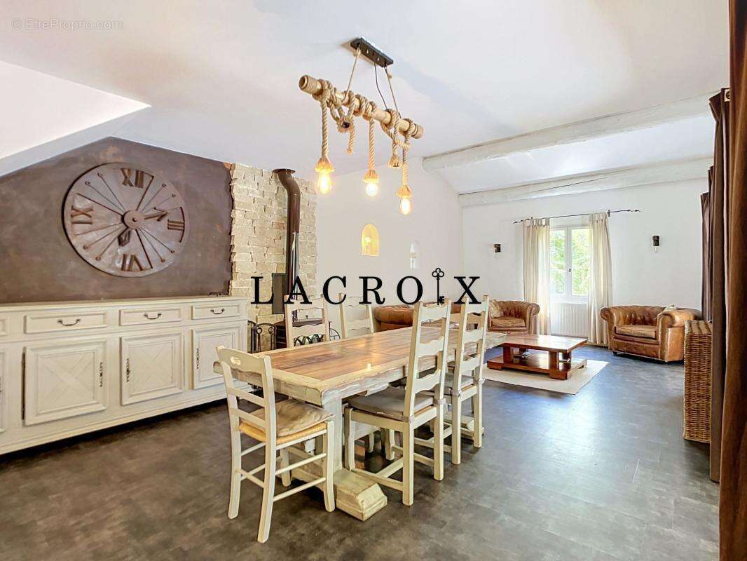Maison 197 m² à Althen-Des-Paluds  - photo 8