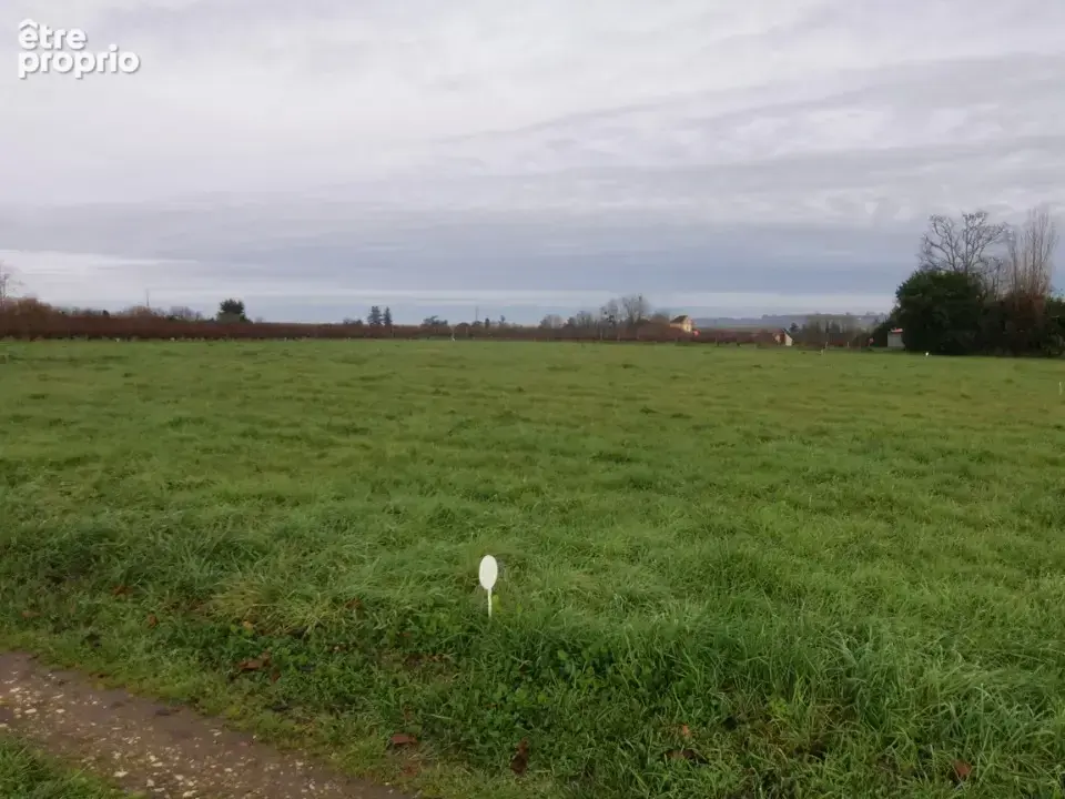 Terrain à SAINT-PIERRE-DE-MONS
