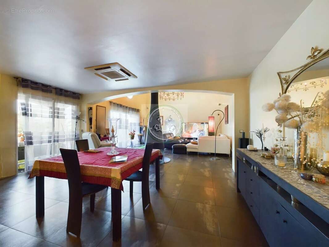 Maison à ROQUEBRUNE-SUR-ARGENS