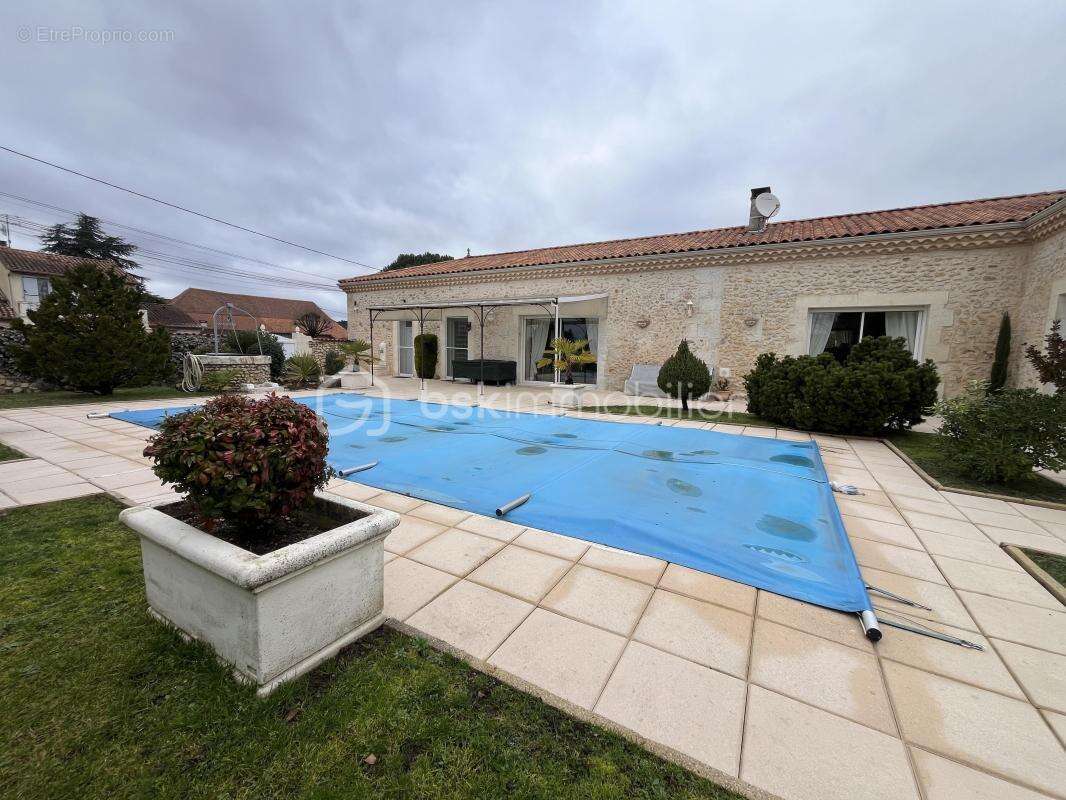 Maison à NEUVIC