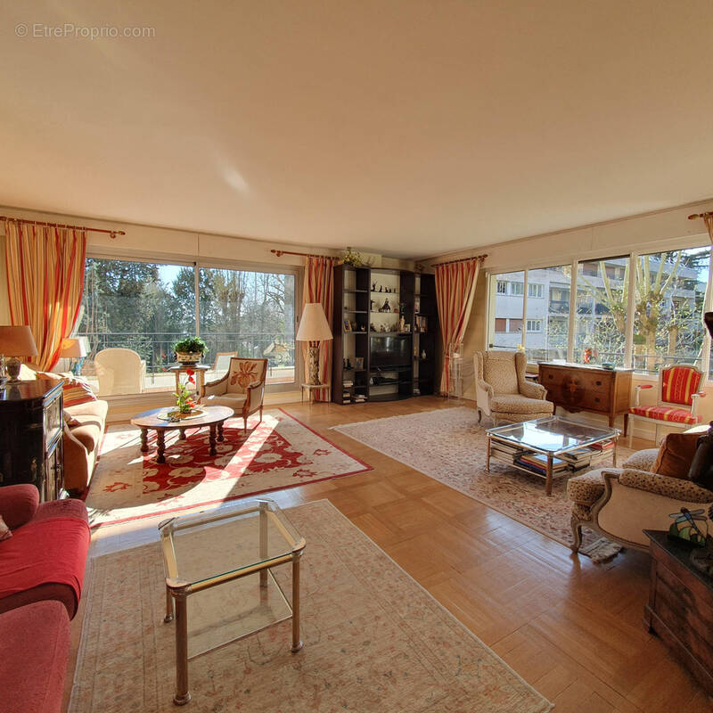 Appartement à VILLE-D'AVRAY