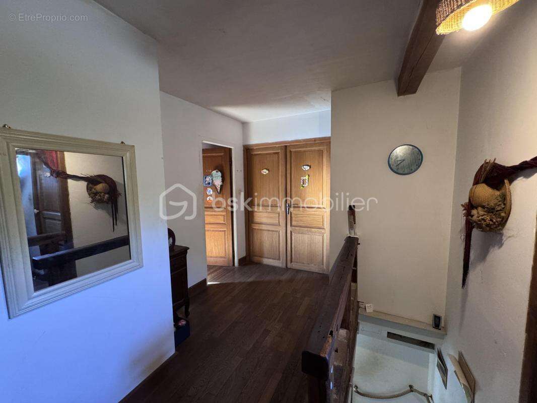 La maison où chacun a enfin sa place : 153 m², 5 chambres possibles, sous-sol total, 2 garages, 1 979 m² clos - photo 11