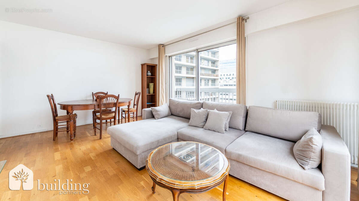 Appartement à COURBEVOIE